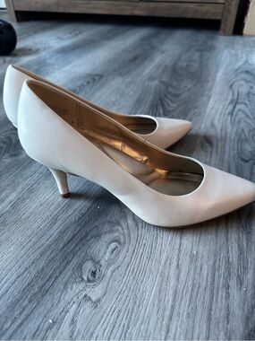Classic White Pointed-Toe Kitten Heel Pumps - Women's